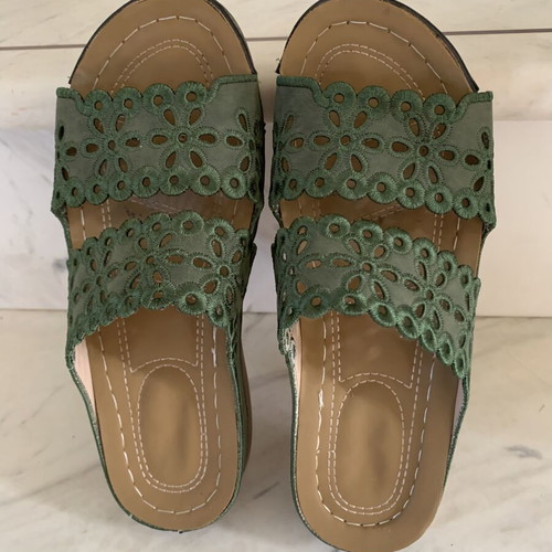 Set of two women's shoes size 38 - green perforated and Inblu beige/pink platform