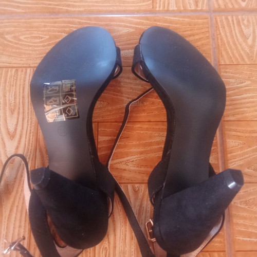 Black sandals with straps like new, size 38-39