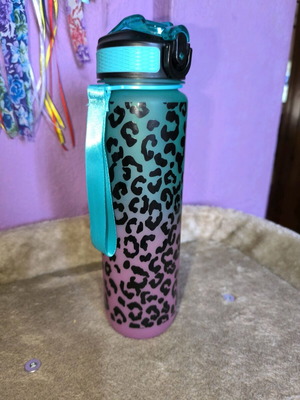 Plastic water bottle 900ml like new