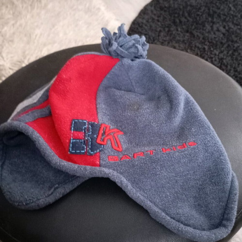 Hat covering ears like new