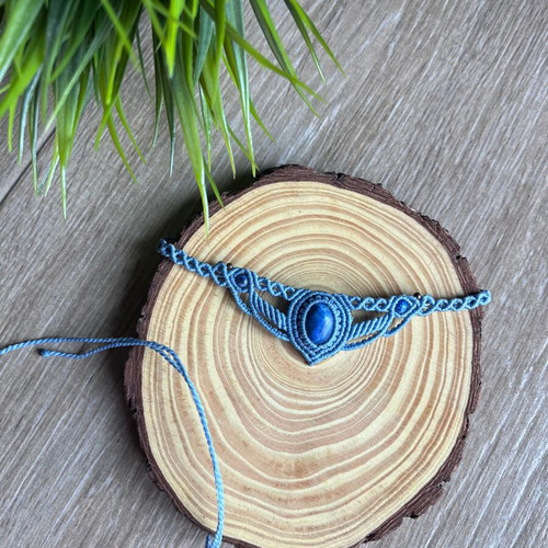Macrame necklace, blue