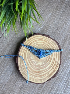 Macrame necklace, blue