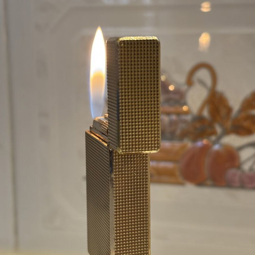St Dupont lighter like new with elegant design