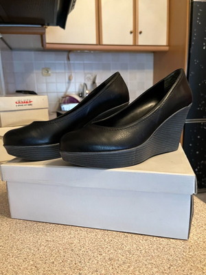 Leather shoe like new, black, size 40, wedge sandal