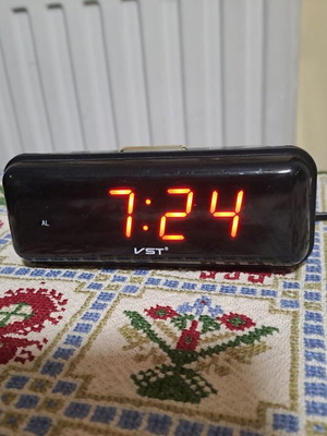 Ηλεκτρικό ρολόι-ξυπνητήρι ψηφιακό σαν καινούργιο