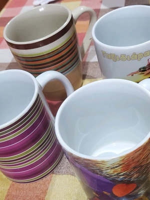 Coffee mugs used, set of 4 with designs and Nava brand