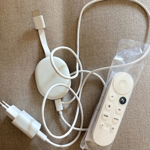 Chromecast with Google TV Full HD like new, complete set