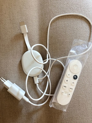 Chromecast with Google TV Full HD like new, complete set