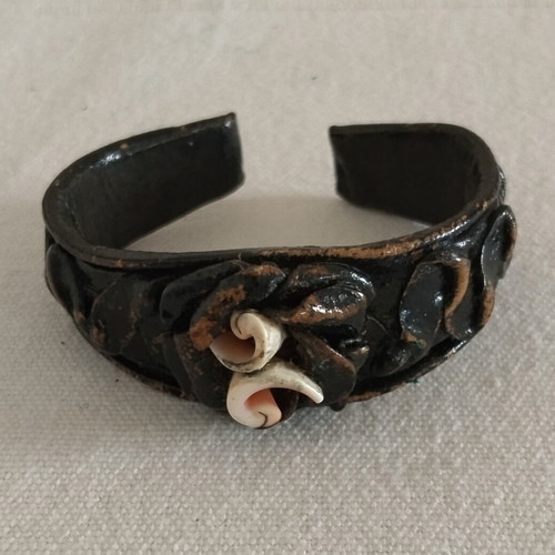 Vintage χειροποίητο δερμάτινο βραχιόλι cuff σαν καινούργιο, boho hippie style