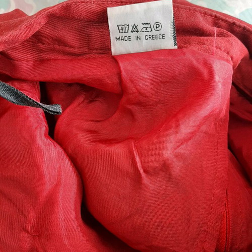 Red skirt like new with back zipper size M