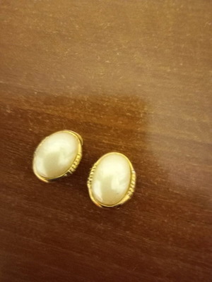 Classic pearl earrings set like new, pink shade