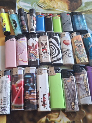 Lot of 25 lighters like new, working with gas