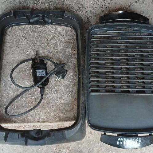 Electric grill used 2200 W with glass lid and adjustable thermostat
