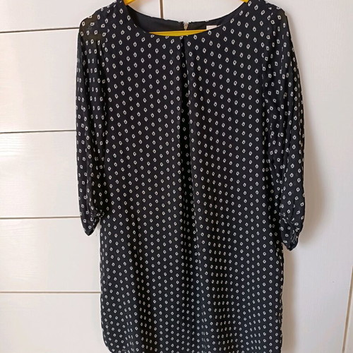 Black dress H&M like new, size M, three-quarter sleeve