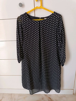 Black dress H&M like new, size M, three-quarter sleeve