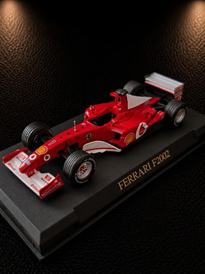 Ferrari F2002 collectible model 1:43 like new