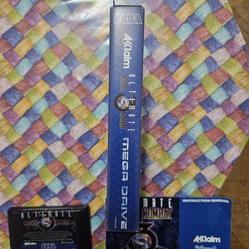 Mega Drive Ultimate Mortal Kombat 3 game like new with manual