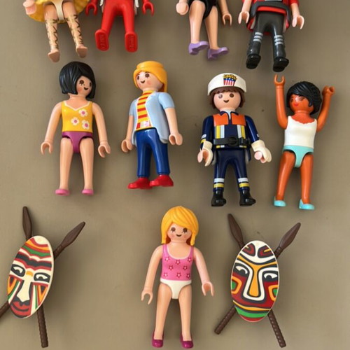 Playmobil figures used, pack
