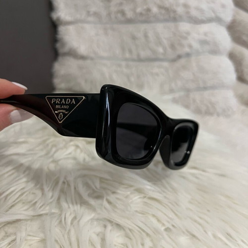 Prada sunglasses black like new