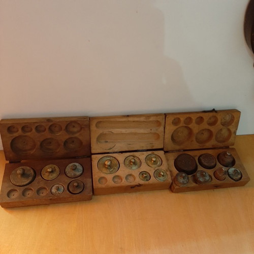 Wooden boxes with used bronze and cast iron scales set