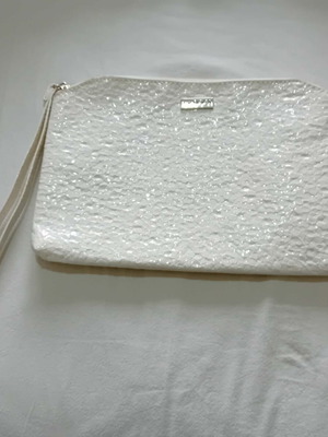 Doca бяла дамска чанта тип плик като нова с каишка