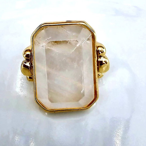 Women's ring new with natural crystal, massive, jewelry alloy