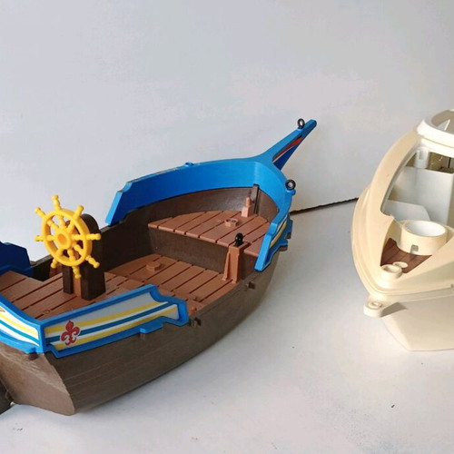 Playmobil 2 vintage ships used with missing parts together