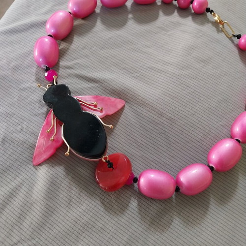 Necklace from London 53 cm, like new, pink