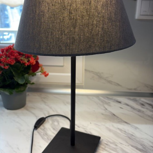 Modern Table Lamp like new, minimal design