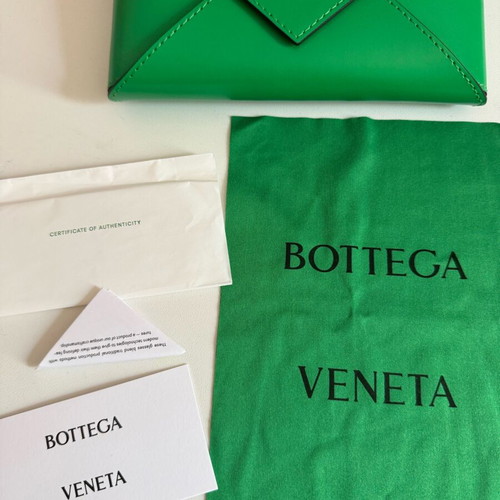 Bottega Veneta sunglasses like new, brown