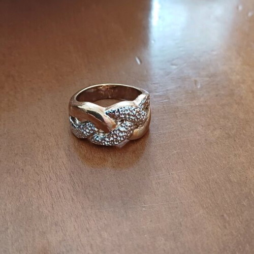 Ring with stones like new, gold color