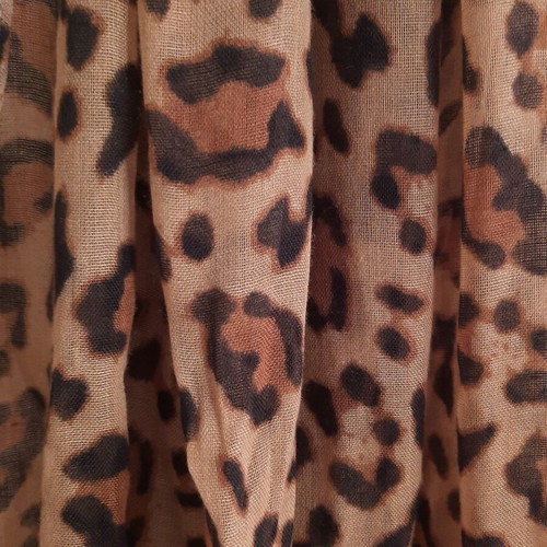 Leopard scarf like new