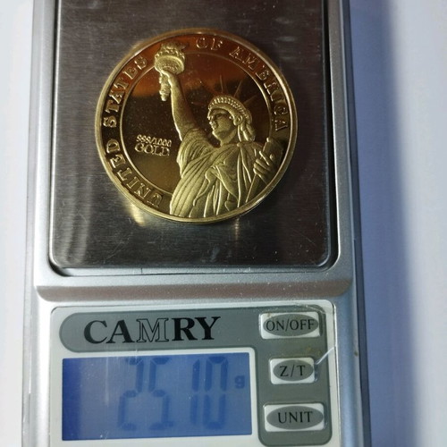 USA gold medal in official velvet case like new