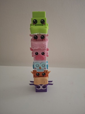 Bloxies set of 6 like new