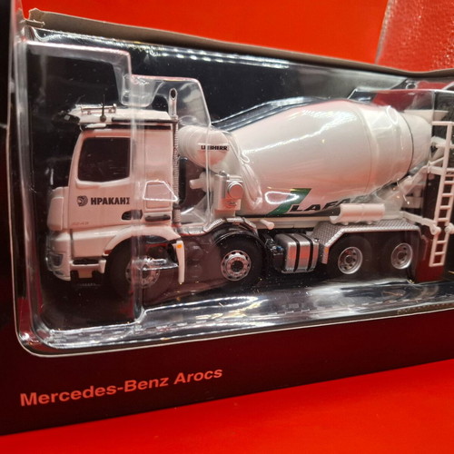 Collectible Mercedes-Benz Arocs 8x4 Concrete Mixer 1:50 new