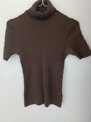 Brown knitted short-sleeve turtleneck blouse used, size S