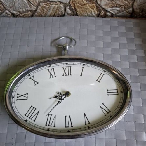 Wall clock used, working on battery