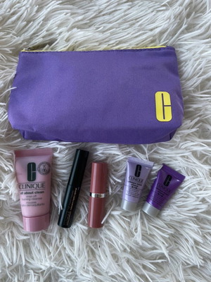 Clinique Beauty Set με mini προϊόντα και μωβ νεσεσέρ καινούργιο