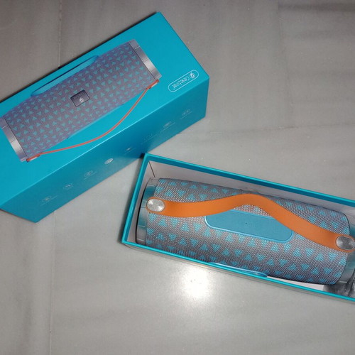 Celebrat SP-6 Portable Speaker like new