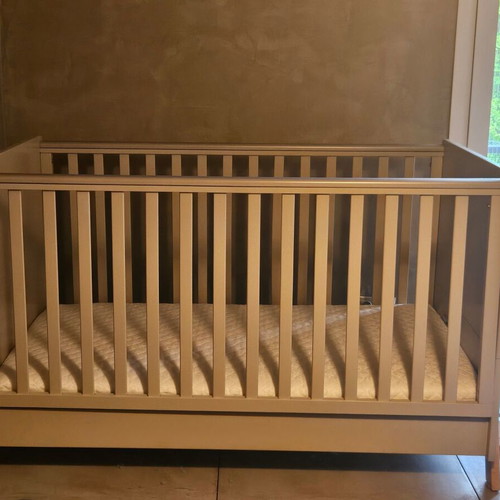 Casababy Oslo Convertible Baby Cot and Greco Strom Erato Mattress like new