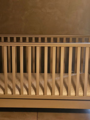 Casababy Oslo Convertible Baby Cot and Greco Strom Erato Mattress like new