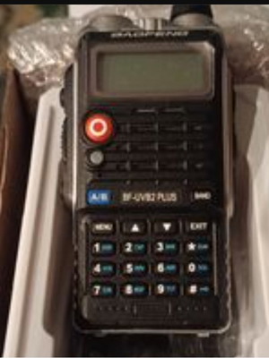VHF/UHF 8W Transceiver new with accessories