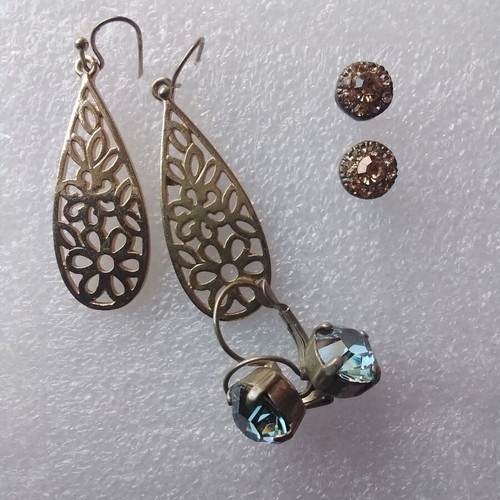 Three pairs of earrings like new, gold and silver colors