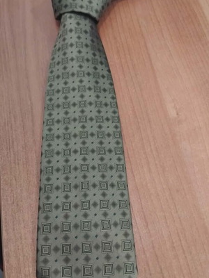 Silk tie like new, black and green