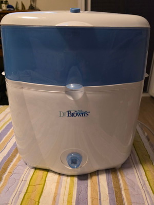 DrBrown's baby bottle sterilizer with Avenda bottle drainer, like new