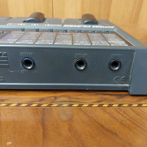 Zoom Player 3000 multi-effects pedal for electric guitar and bass like new
