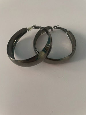 Metal hoop earrings like new, large black and gray