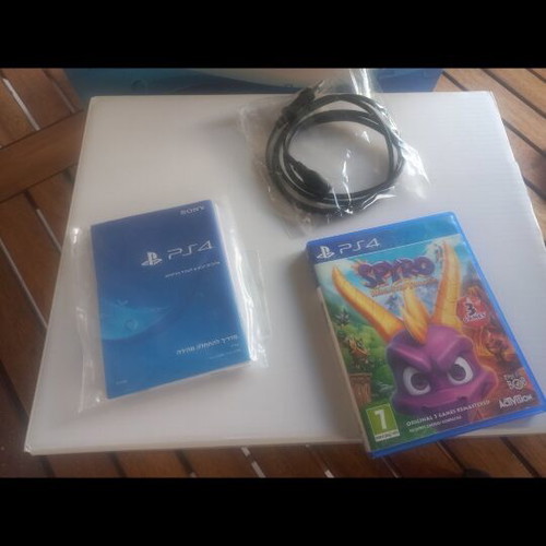 PlayStation 4 1TB VR like new with 2 controllers and Spyro game