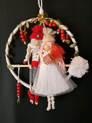 Macrame couple new with gift, 17cm diameter