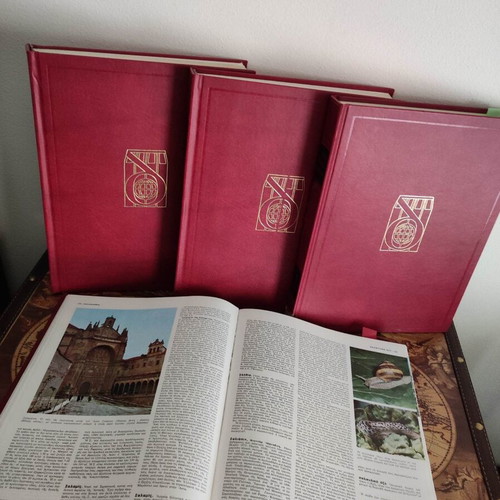 Domi Encyclopedias used, set of 18 volumes